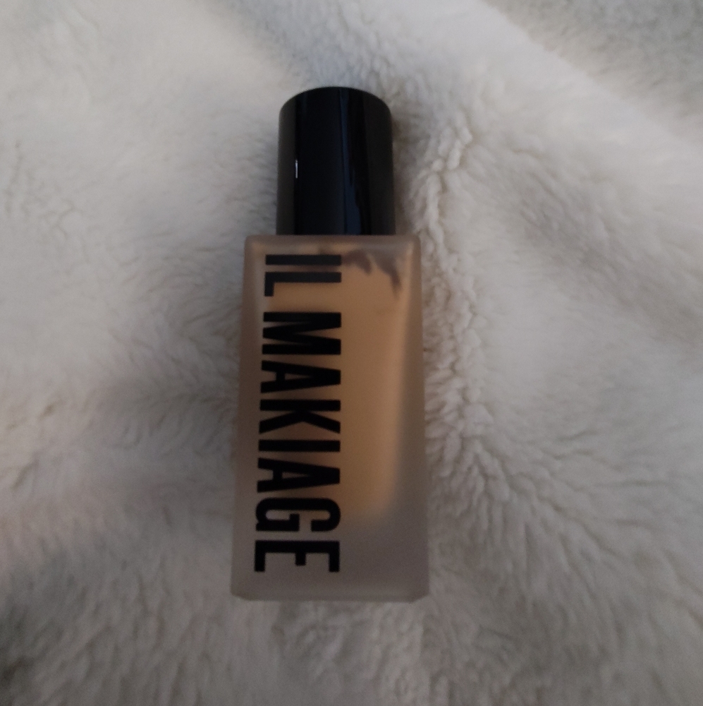 IL Makiage Liquid Make-up.
